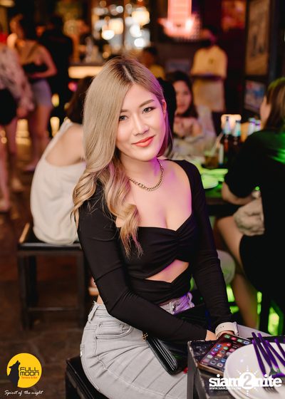 ภาพบรรยากาศคอนเสิร์ต Klear ที่ร้าน Fullmoon Terrace & Bar — photo 47