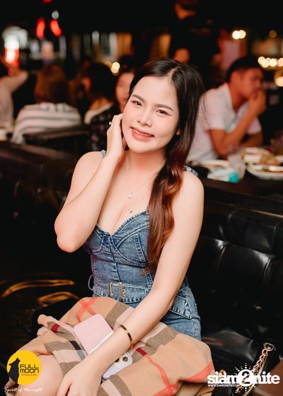 ภาพบรรยากาศคอนเสิร์ต Klear ที่ร้าน Fullmoon Terrace & Bar — photo 49