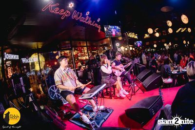 ภาพบรรยากาศคอนเสิร์ต Klear ที่ร้าน Fullmoon Terrace & Bar — photo 52