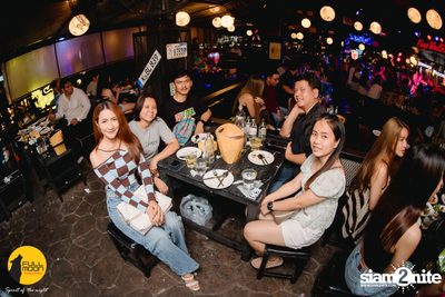 ภาพบรรยากาศคอนเสิร์ต Klear ที่ร้าน Fullmoon Terrace & Bar — photo 66