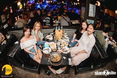ภาพบรรยากาศคอนเสิร์ต Klear ที่ร้าน Fullmoon Terrace & Bar — photo 72
