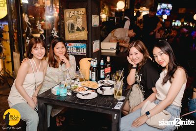 ภาพบรรยากาศคอนเสิร์ต Klear ที่ร้าน Fullmoon Terrace & Bar — photo 77