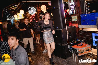 ภาพบรรยากาศคอนเสิร์ต Klear ที่ร้าน Fullmoon Terrace & Bar — photo 91