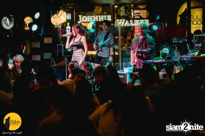 ภาพบรรยากาศคอนเสิร์ต Klear ที่ร้าน Fullmoon Terrace & Bar — photo 100