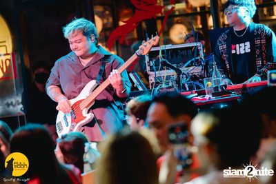 ภาพบรรยากาศคอนเสิร์ต Klear ที่ร้าน Fullmoon Terrace & Bar — photo 104