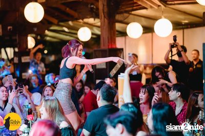 ภาพบรรยากาศคอนเสิร์ต Klear ที่ร้าน Fullmoon Terrace & Bar — photo 115