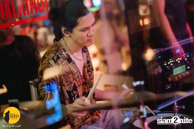 ภาพบรรยากาศคอนเสิร์ต Klear ที่ร้าน Fullmoon Terrace & Bar — photo 116