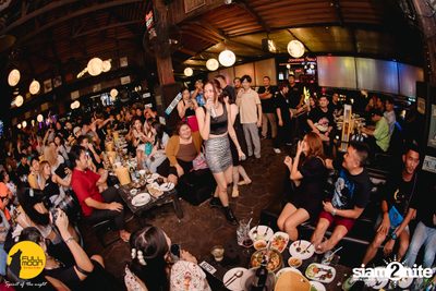 ภาพบรรยากาศคอนเสิร์ต Klear ที่ร้าน Fullmoon Terrace & Bar — photo 117