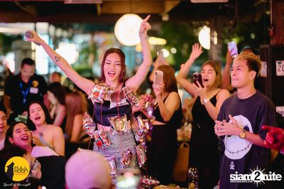 ภาพบรรยากาศคอนเสิร์ต Klear ที่ร้าน Fullmoon Terrace & Bar — photo 126