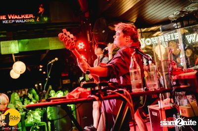 ภาพบรรยากาศคอนเสิร์ต Klear ที่ร้าน Fullmoon Terrace & Bar — photo 133