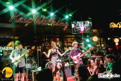 ภาพบรรยากาศคอนเสิร์ต Klear ที่ร้าน Fullmoon Terrace & Bar — photo 136
