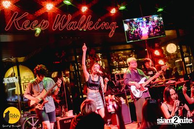 ภาพบรรยากาศคอนเสิร์ต Klear ที่ร้าน Fullmoon Terrace & Bar — photo 137
