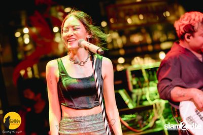 ภาพบรรยากาศคอนเสิร์ต Klear ที่ร้าน Fullmoon Terrace & Bar — photo 139