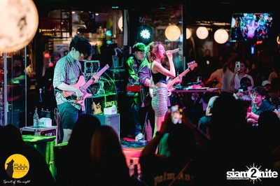 ภาพบรรยากาศคอนเสิร์ต Klear ที่ร้าน Fullmoon Terrace & Bar — photo 145