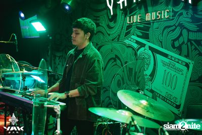 Slap Kiss x Zom Marie at Yak Bar — photo 14
