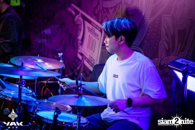 Slap Kiss x Zom Marie at Yak Bar — photo 15