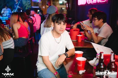 Slap Kiss x Zom Marie at Yak Bar — photo 39
