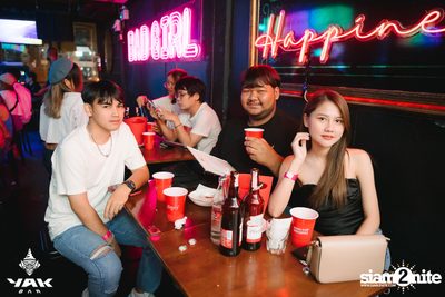 Slap Kiss x Zom Marie at Yak Bar — photo 40