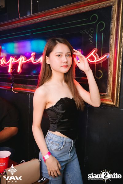 Slap Kiss x Zom Marie at Yak Bar — photo 42