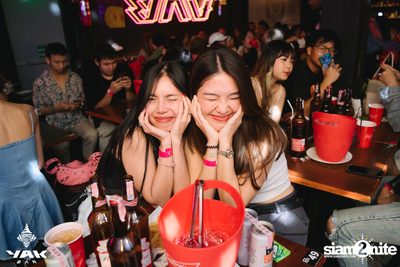 Slap Kiss x Zom Marie at Yak Bar — photo 50