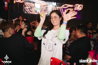 Slap Kiss x Zom Marie at Yak Bar — photo 52