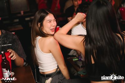 Slap Kiss x Zom Marie at Yak Bar — photo 57