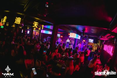 Slap Kiss x Zom Marie at Yak Bar — photo 68