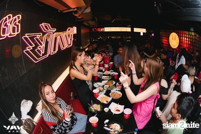 Slap Kiss x Zom Marie at Yak Bar — photo 70