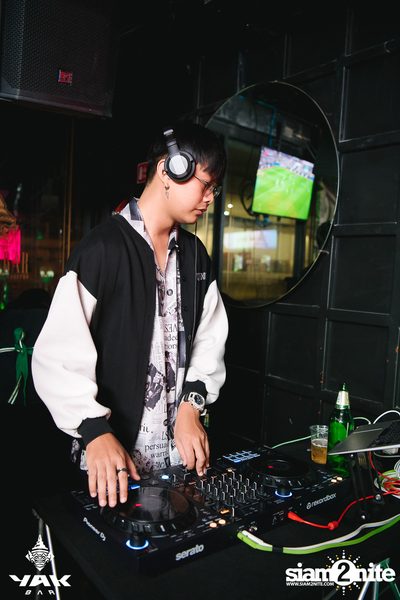 Paper Planes Concert at Yak Bar — photo 64