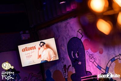 ภาพบรรยากาศคอนเสิร์ต Atom ที่ร้าน Happy Fish Asiatique — photo 2
