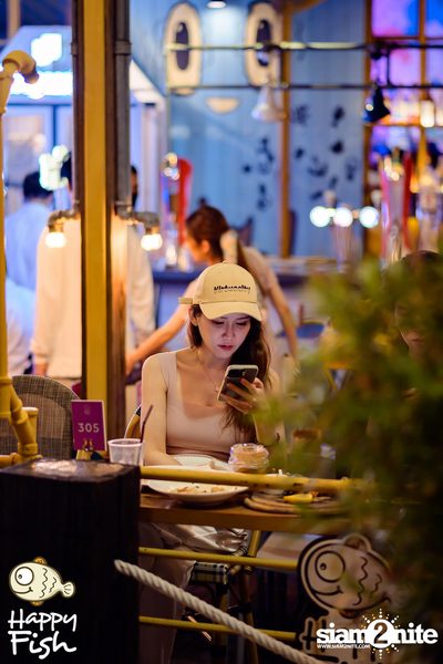 ภาพบรรยากาศคอนเสิร์ต Atom ที่ร้าน Happy Fish Asiatique — photo 5
