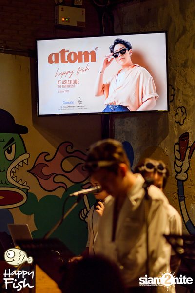 ภาพบรรยากาศคอนเสิร์ต Atom ที่ร้าน Happy Fish Asiatique — photo 14