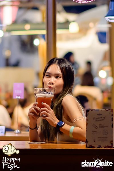 ภาพบรรยากาศคอนเสิร์ต Atom ที่ร้าน Happy Fish Asiatique — photo 16