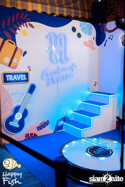 ภาพบรรยากาศคอนเสิร์ต Atom ที่ร้าน Happy Fish Asiatique — photo 25