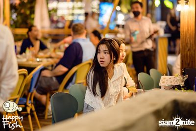ภาพบรรยากาศคอนเสิร์ต Atom ที่ร้าน Happy Fish Asiatique — photo 27