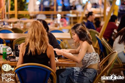 ภาพบรรยากาศคอนเสิร์ต Atom ที่ร้าน Happy Fish Asiatique — photo 28