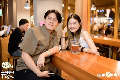 ภาพบรรยากาศคอนเสิร์ต Atom ที่ร้าน Happy Fish Asiatique — photo 29