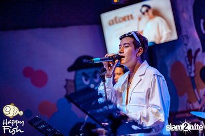 ภาพบรรยากาศคอนเสิร์ต Atom ที่ร้าน Happy Fish Asiatique — photo 31