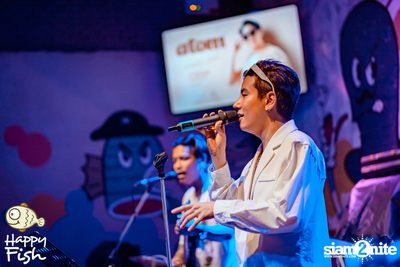 ภาพบรรยากาศคอนเสิร์ต Atom ที่ร้าน Happy Fish Asiatique — photo 32