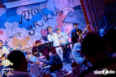ภาพบรรยากาศคอนเสิร์ต Atom ที่ร้าน Happy Fish Asiatique — photo 33