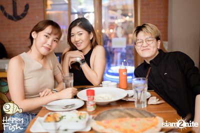 ภาพบรรยากาศคอนเสิร์ต Atom ที่ร้าน Happy Fish Asiatique — photo 35