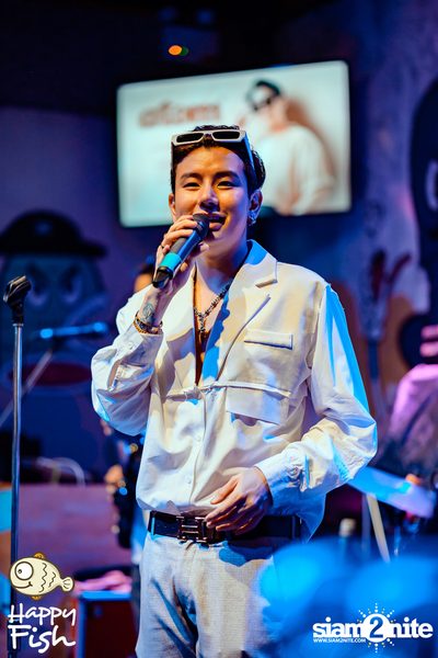 ภาพบรรยากาศคอนเสิร์ต Atom ที่ร้าน Happy Fish Asiatique — photo 37