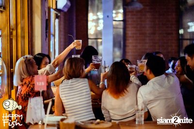 ภาพบรรยากาศคอนเสิร์ต Atom ที่ร้าน Happy Fish Asiatique — photo 75