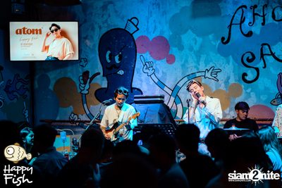 ภาพบรรยากาศคอนเสิร์ต Atom ที่ร้าน Happy Fish Asiatique — photo 76