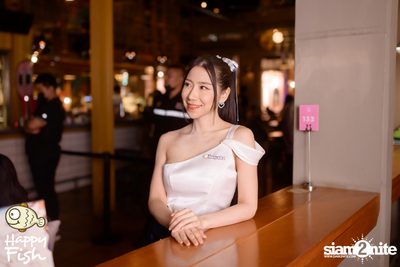 ภาพบรรยากาศคอนเสิร์ต Atom ที่ร้าน Happy Fish Asiatique — photo 79