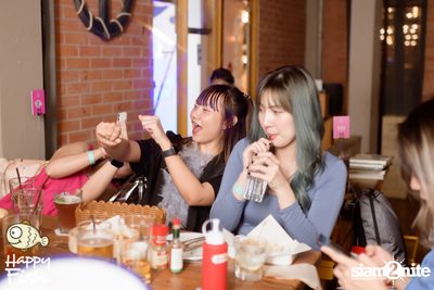ภาพบรรยากาศคอนเสิร์ต Atom ที่ร้าน Happy Fish Asiatique — photo 84