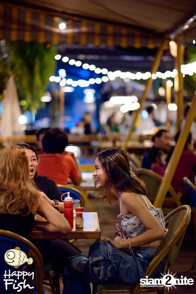 ภาพบรรยากาศคอนเสิร์ต Atom ที่ร้าน Happy Fish Asiatique — photo 85