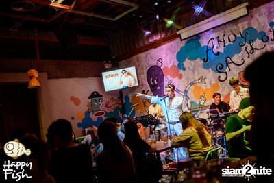 ภาพบรรยากาศคอนเสิร์ต Atom ที่ร้าน Happy Fish Asiatique — photo 86