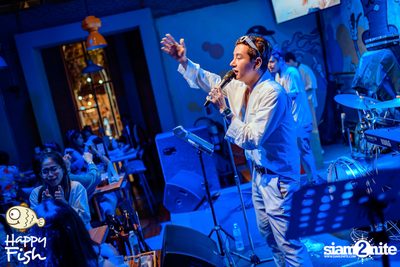 ภาพบรรยากาศคอนเสิร์ต Atom ที่ร้าน Happy Fish Asiatique — photo 95