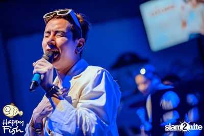 ภาพบรรยากาศคอนเสิร์ต Atom ที่ร้าน Happy Fish Asiatique — photo 96